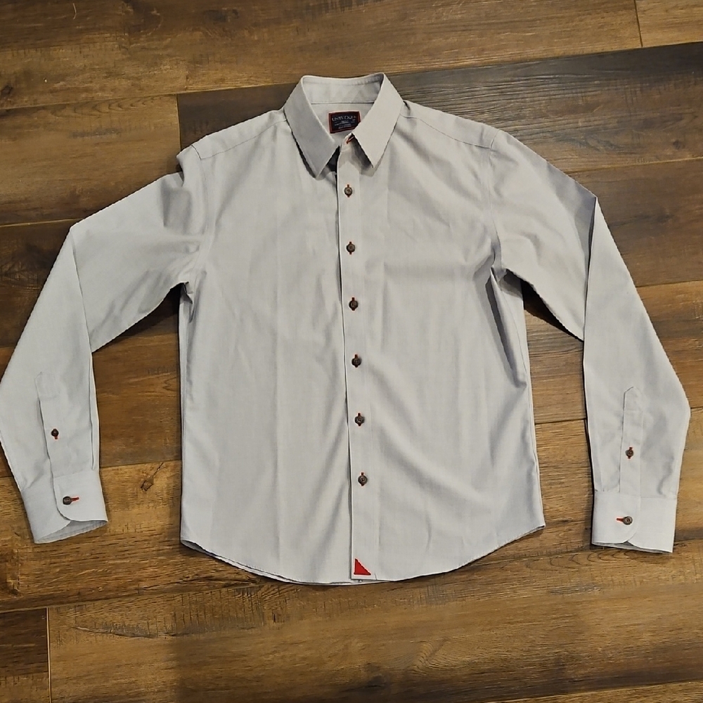 UNTUCKit Light Gray Shirt with Brown Buttons